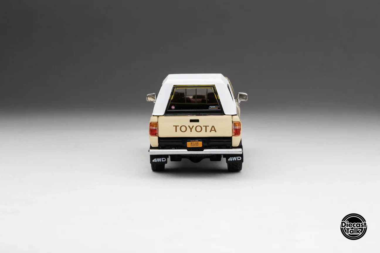 DiecastTalk Exclusive GCD 1985 Toyota Hilux SR5 Xtracab Beige with Accessories - Image 10
