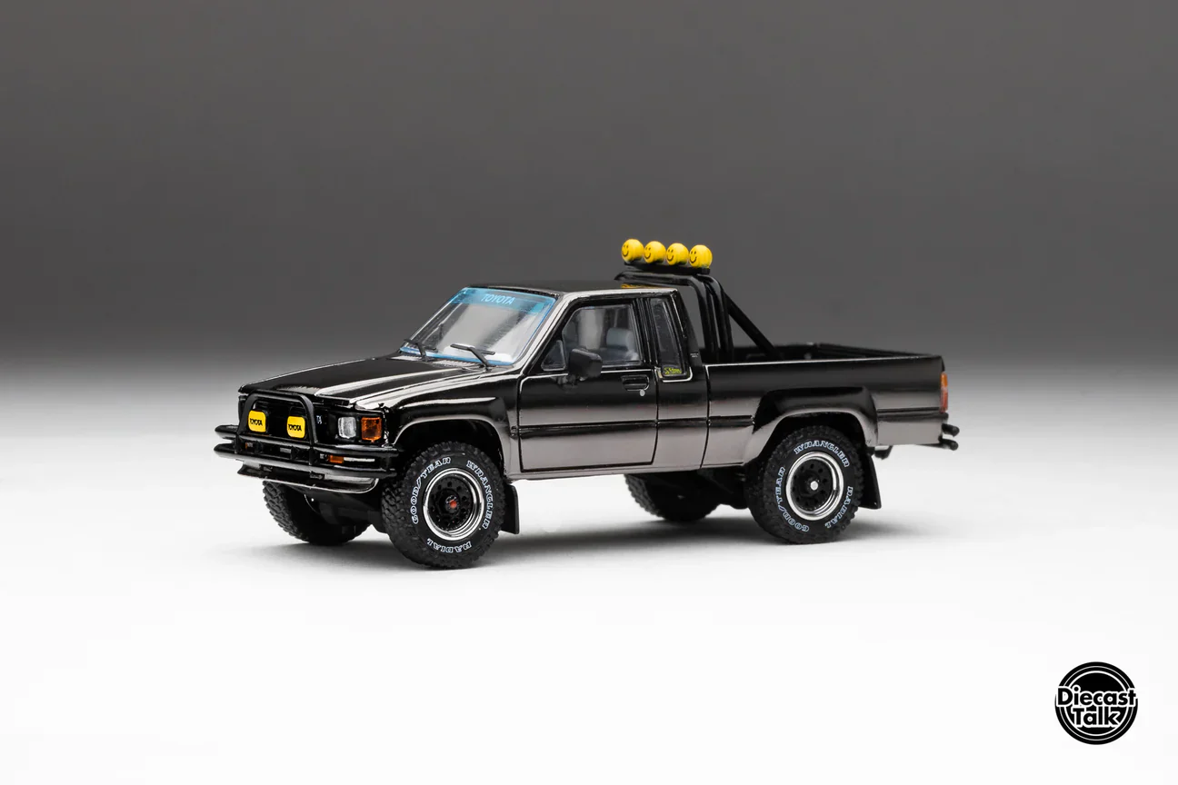DiecastTalk MDX Exclusive GCD 1985 Toyota Hilux SR5 4X4 Black Chrome - Image 10