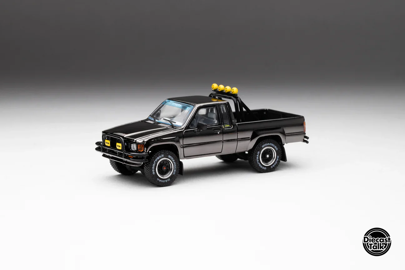DiecastTalk MDX Exclusive GCD 1985 Toyota Hilux SR5 4X4 Black Chrome - Image 11