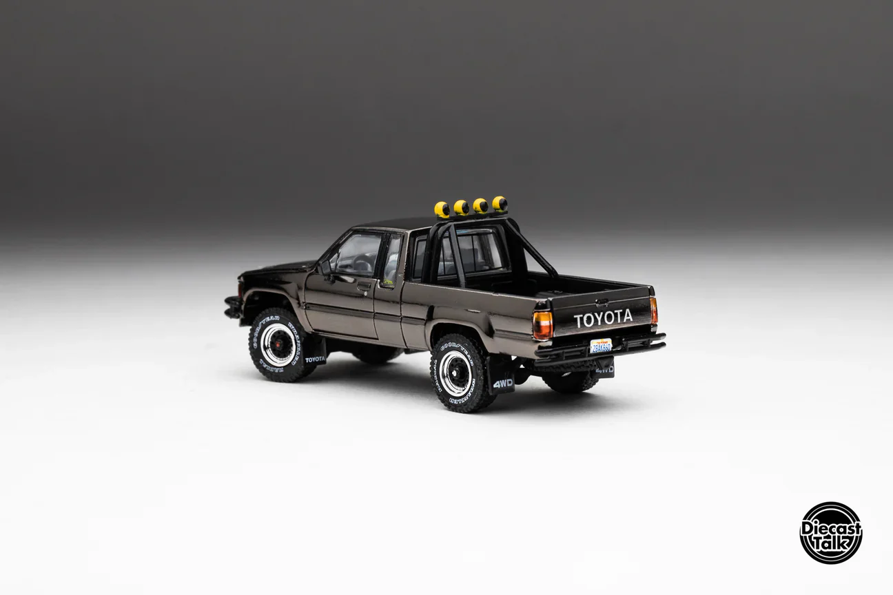 DiecastTalk MDX Exclusive GCD 1985 Toyota Hilux SR5 4X4 Black Chrome - Image 12
