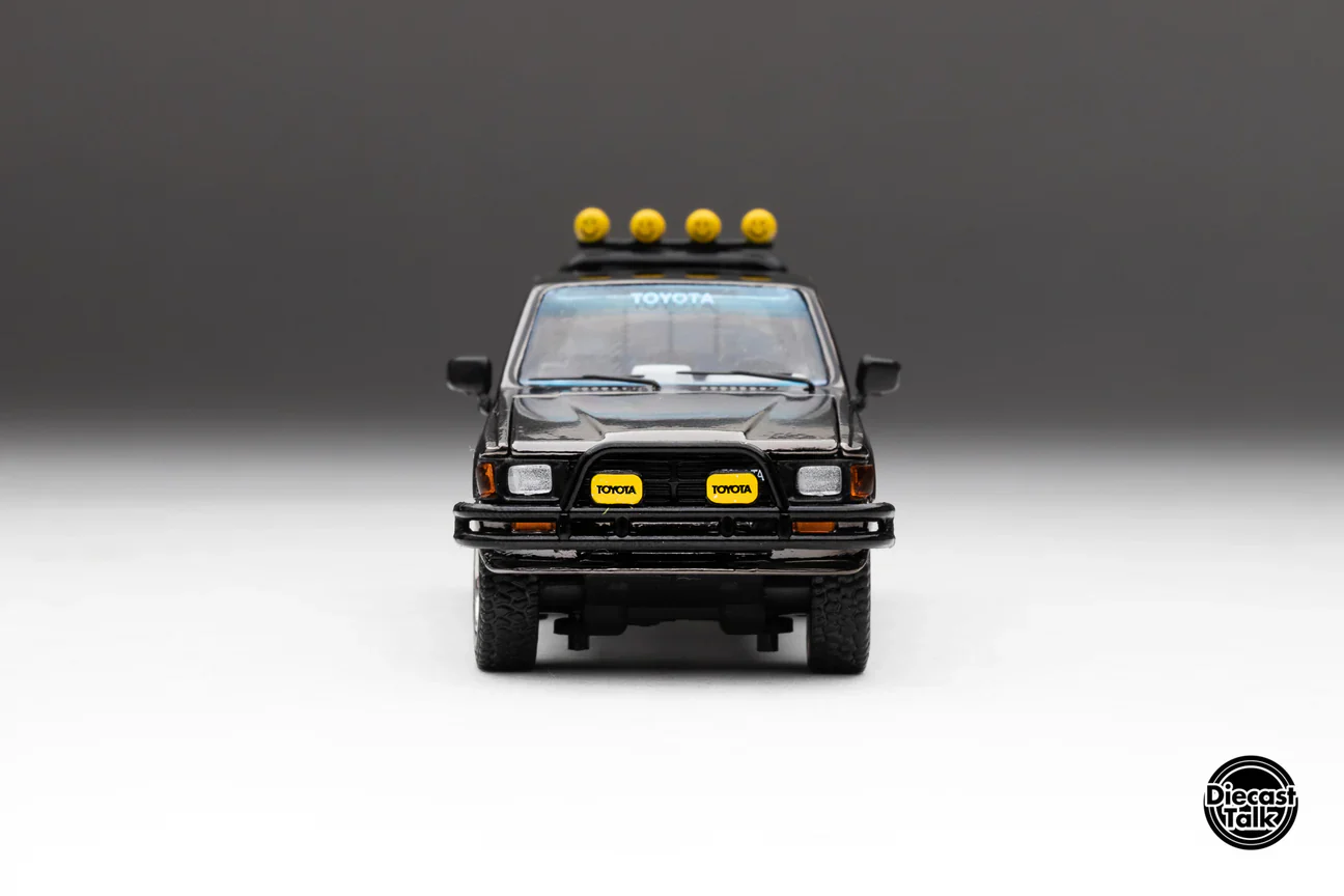 DiecastTalk MDX Exclusive GCD 1985 Toyota Hilux SR5 4X4 Black Chrome - Image 15