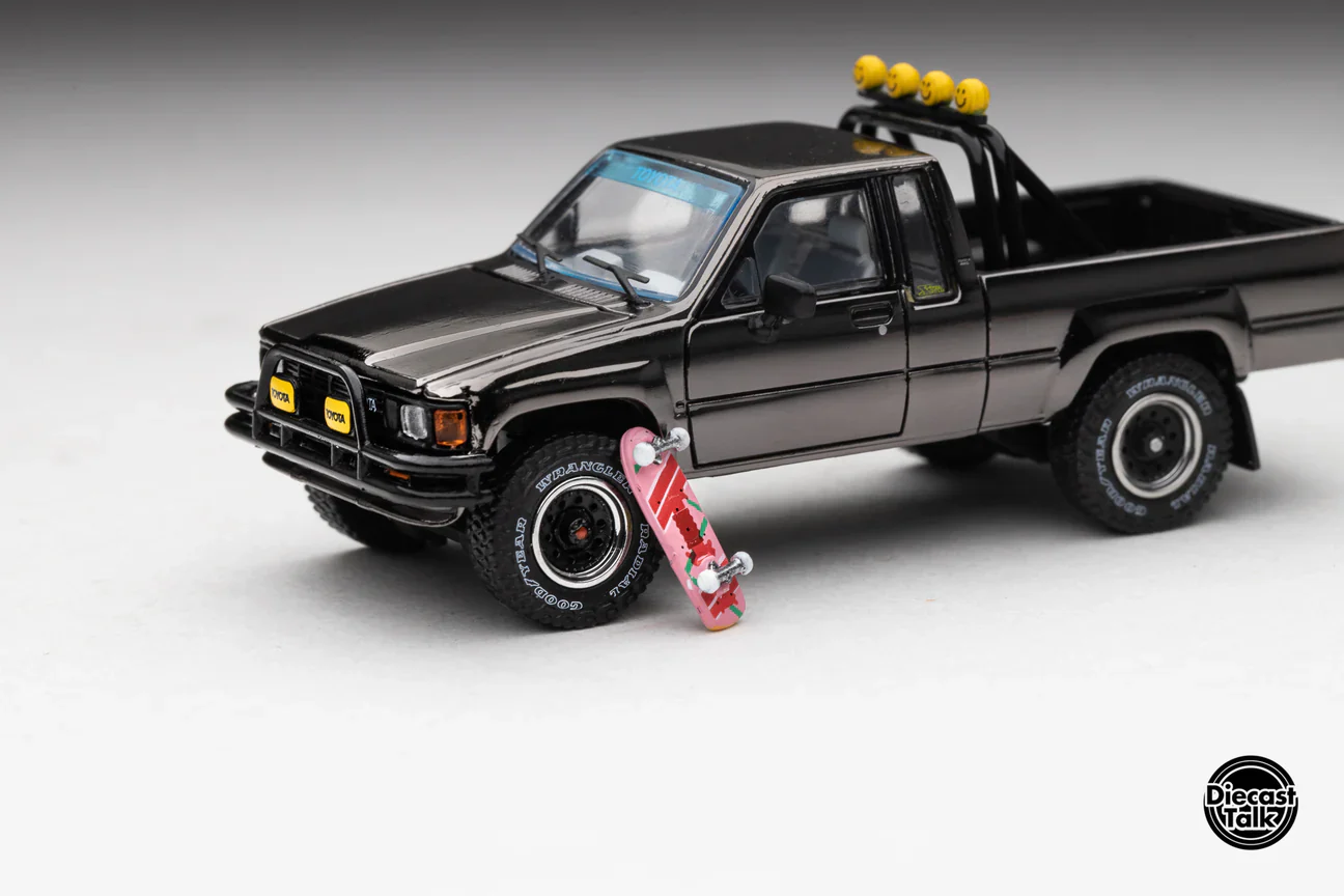 DiecastTalk MDX Exclusive GCD 1985 Toyota Hilux SR5 4X4 Black Chrome - Image 4