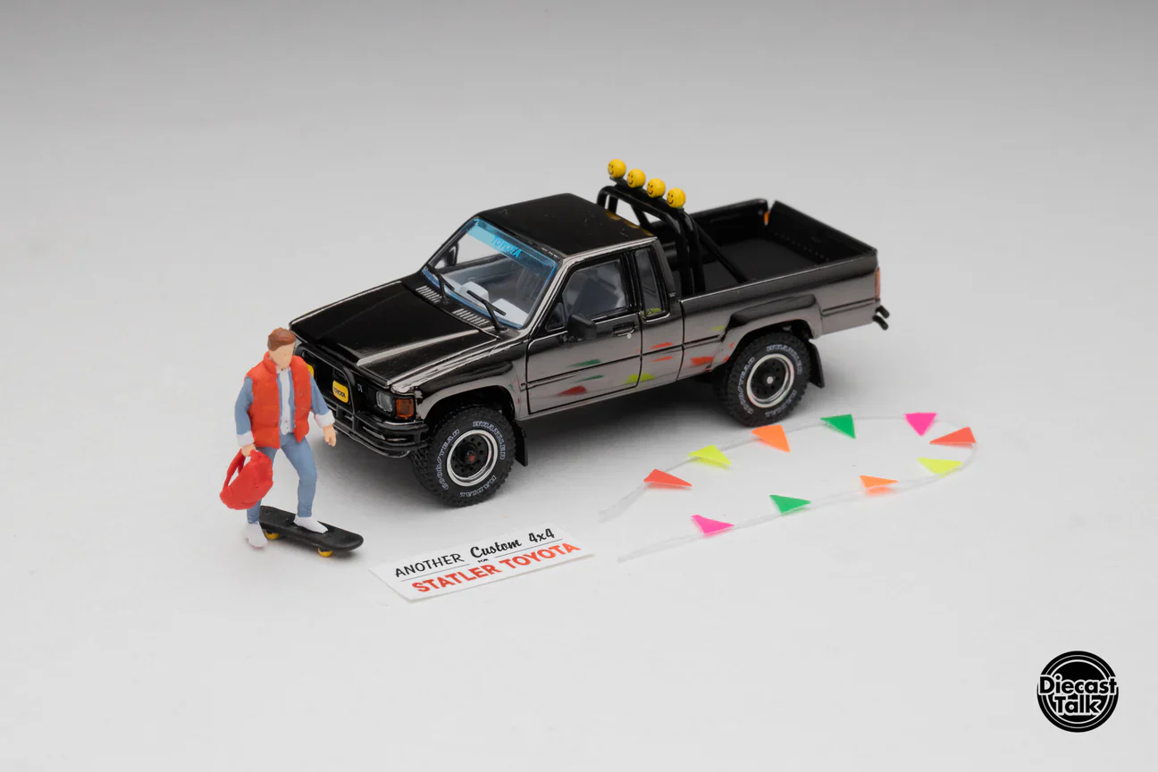 DiecastTalk MDX Exclusive GCD 1985 Toyota Hilux SR5 4X4 Black Chrome - Image 9