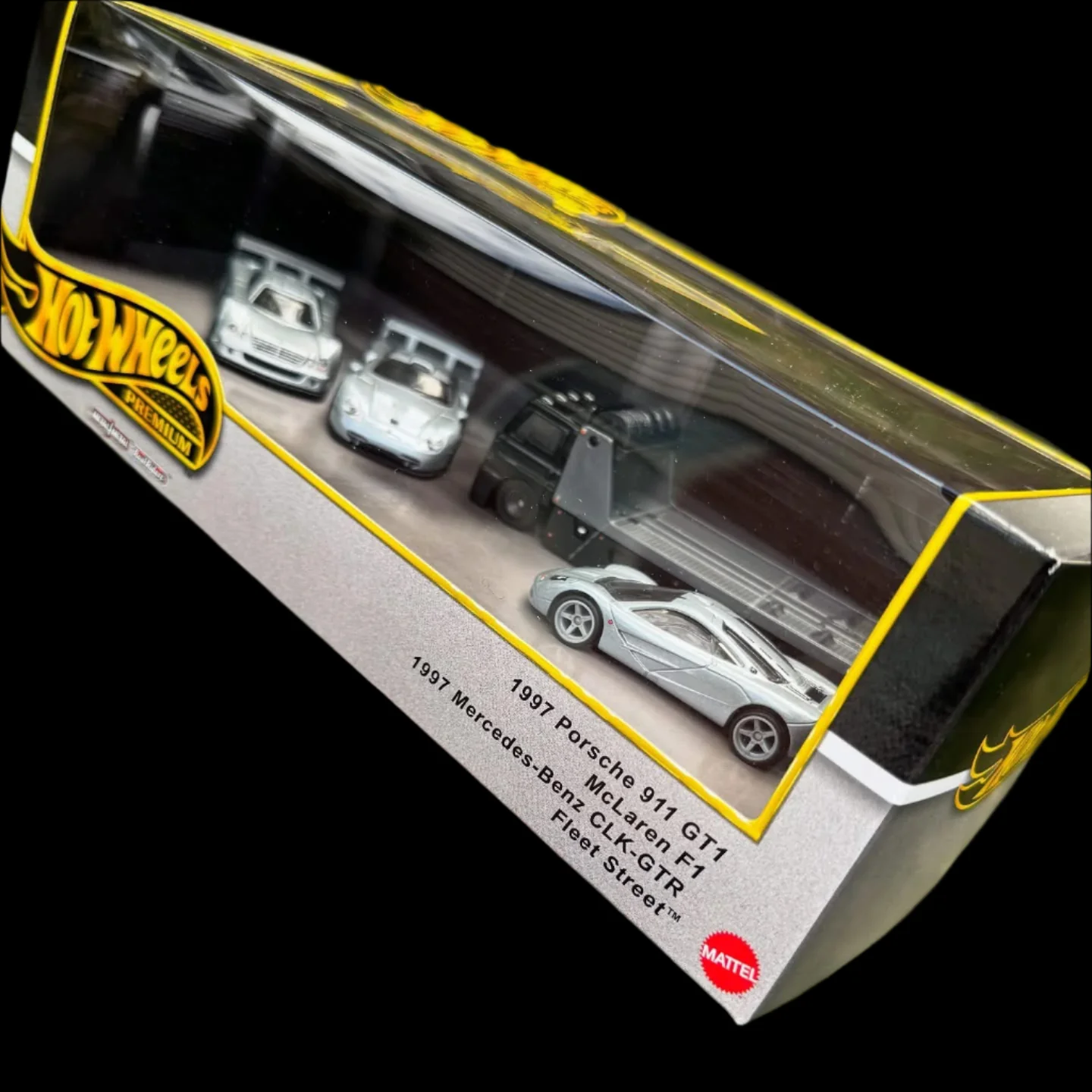 Hot Wheels Premium 2025 Le Mans 90’s Holy Trinity Diorama Box Set (JBM07) - Image 2