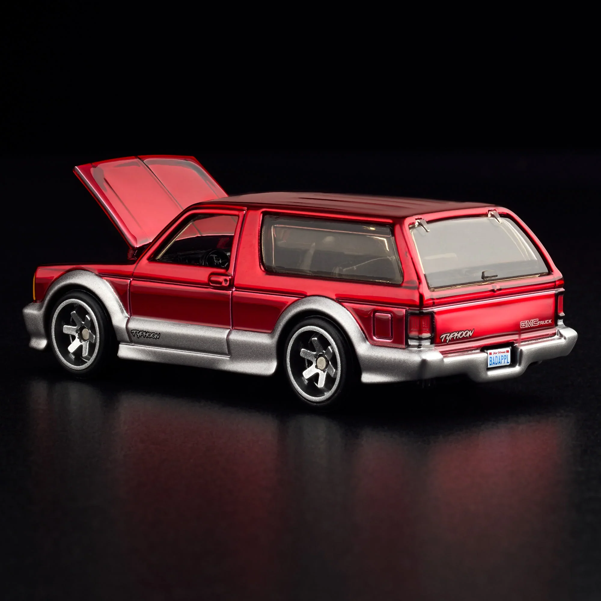 Hot Wheels 2025 RLC 1992 GMC Typhoon - Image 6