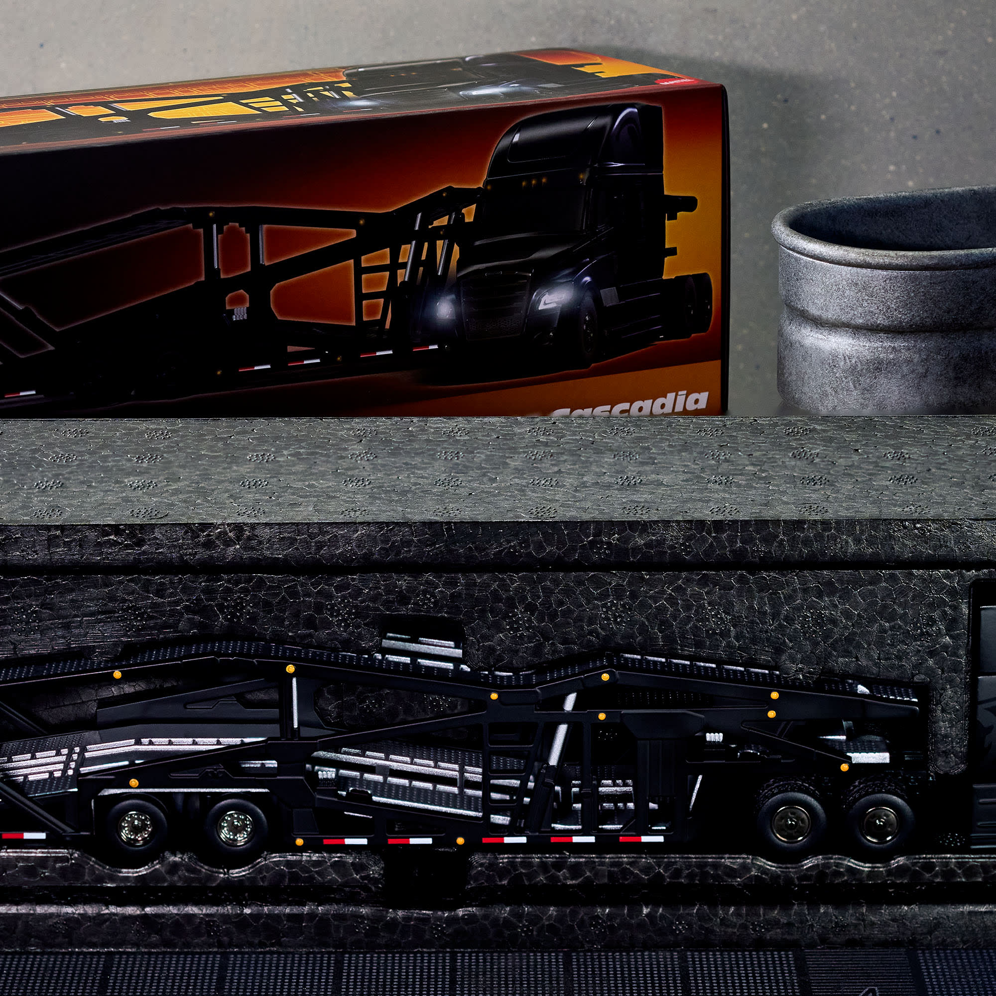 Hot Wheels Elite 64 Freightliner Cascadia - Image 11