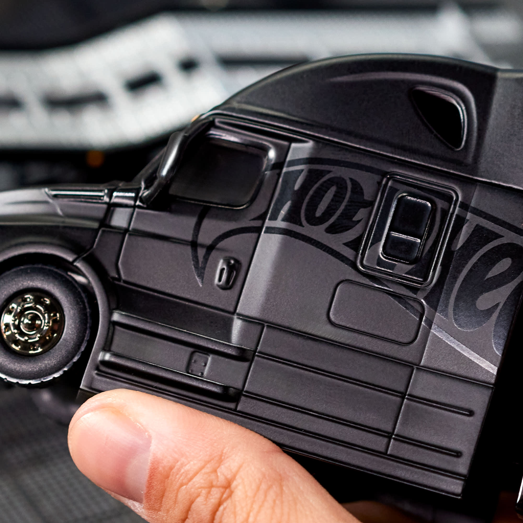 Hot Wheels Elite 64 Freightliner Cascadia - Image 16