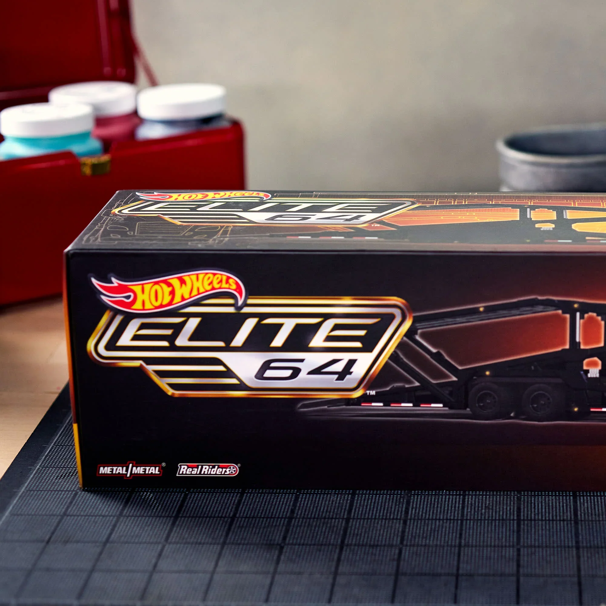 Hot Wheels Elite 64 Freightliner Cascadia - Image 4