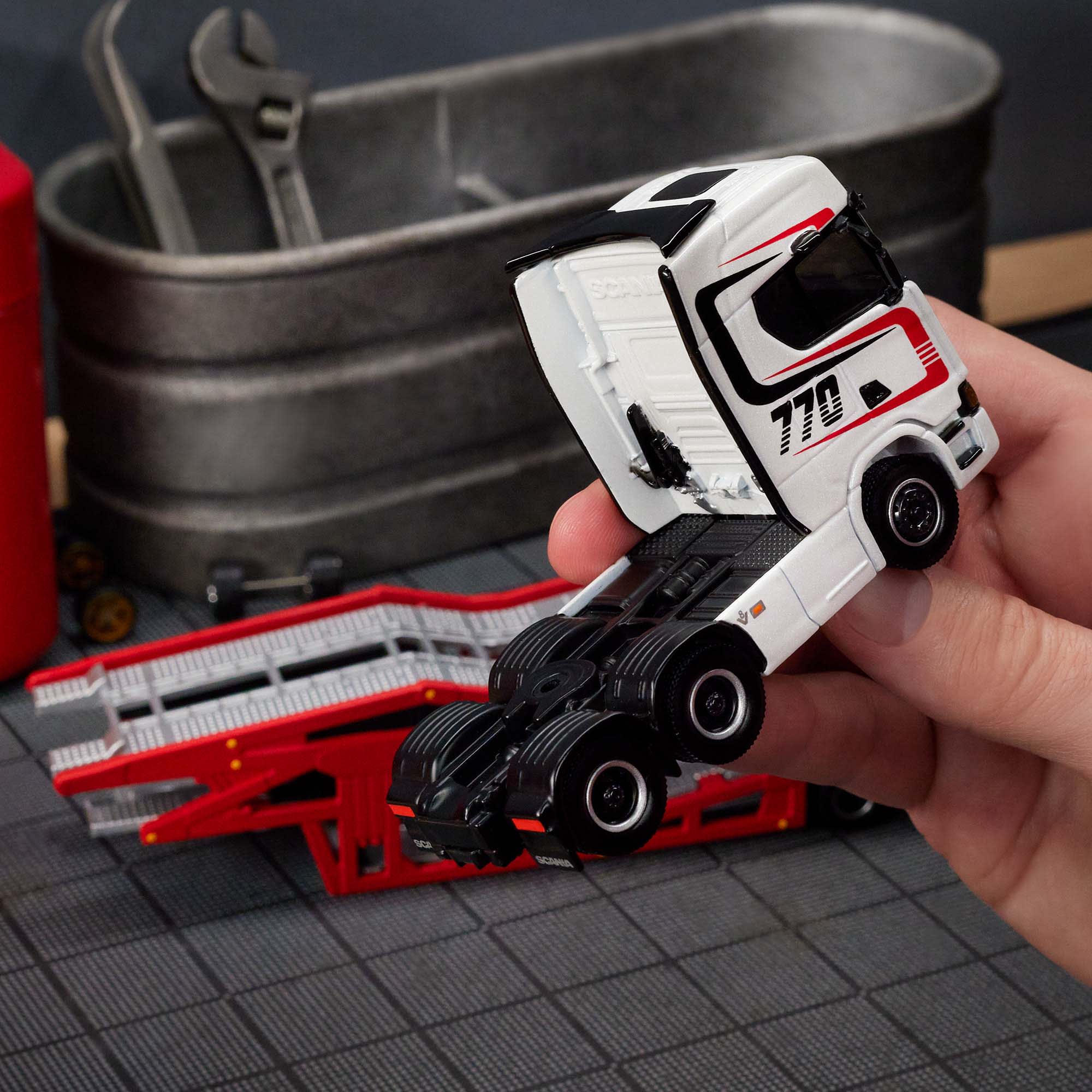 Hot Wheels Elite 64 Scania 770 S - Image 7