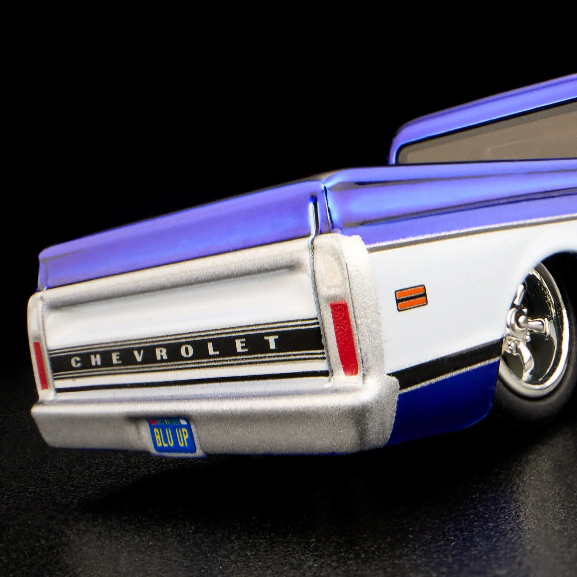 Hot Wheels RLC 1969 Chevy C10 Navy Blue - Image 3